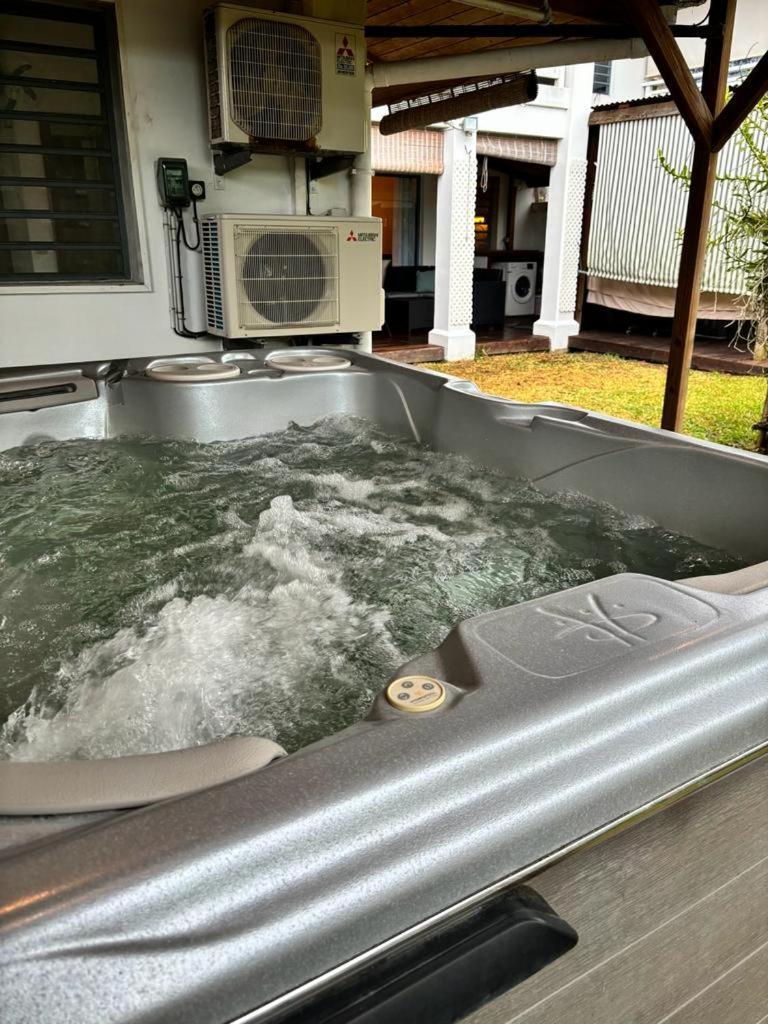 Soleil,jardin Et Jacuzzi Apartment *